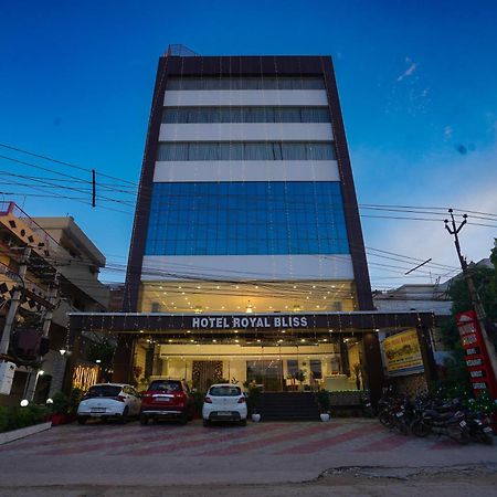Royal Bliss Hotel Patna  Bagian luar foto