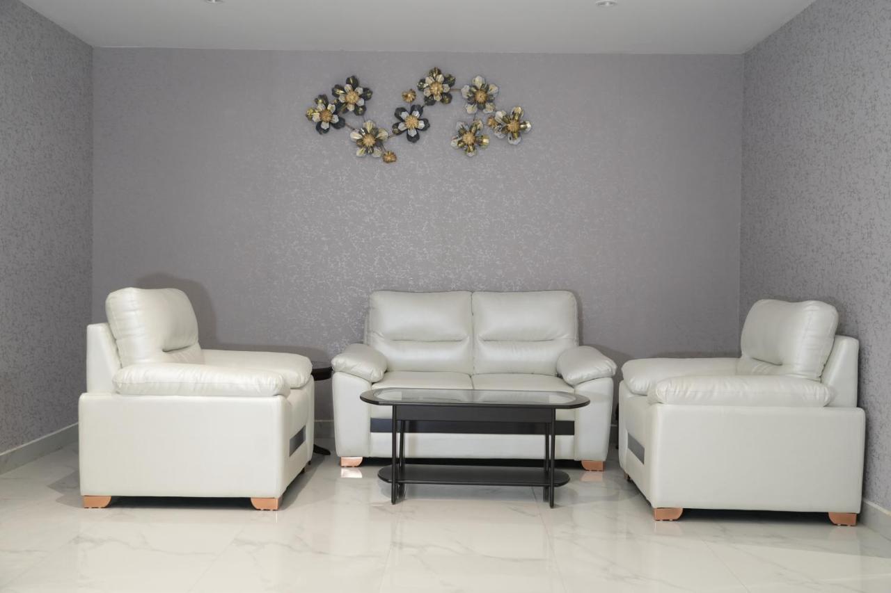 Royal Bliss Hotel Patna  Bagian luar foto