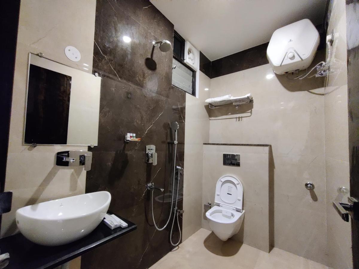 Royal Bliss Hotel Patna  Bagian luar foto