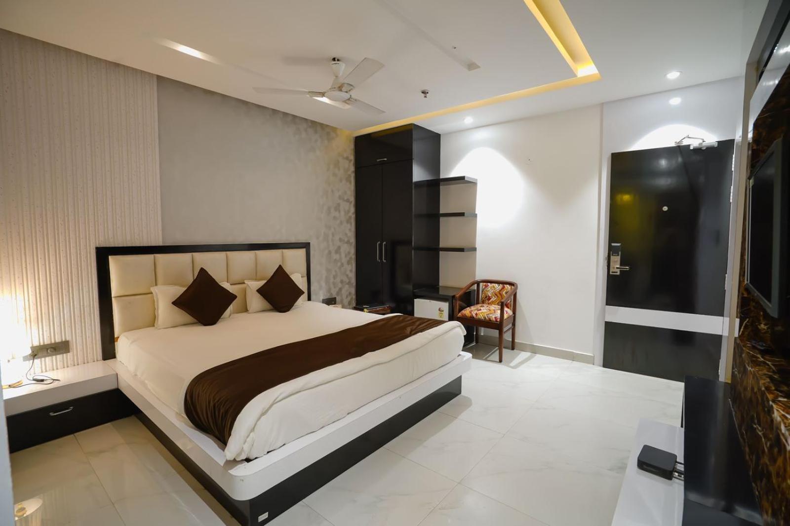 Royal Bliss Hotel Patna  Bagian luar foto