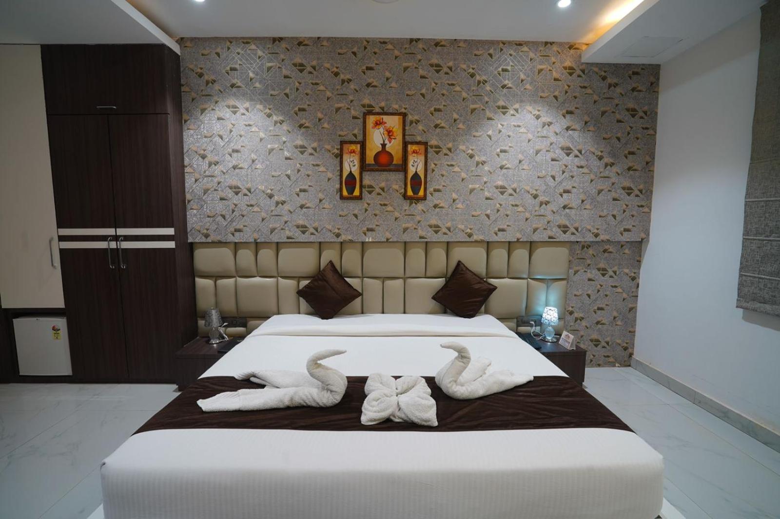 Royal Bliss Hotel Patna  Bagian luar foto