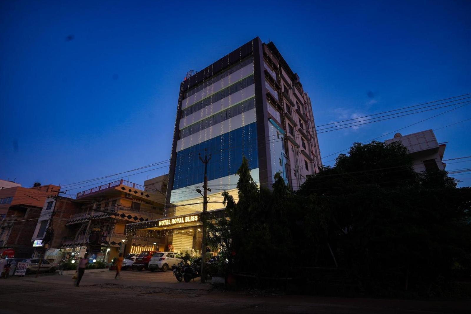Royal Bliss Hotel Patna  Bagian luar foto